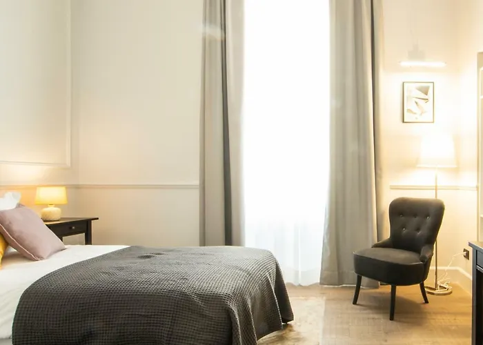 Holidays Navona بيت ضيافة 4*